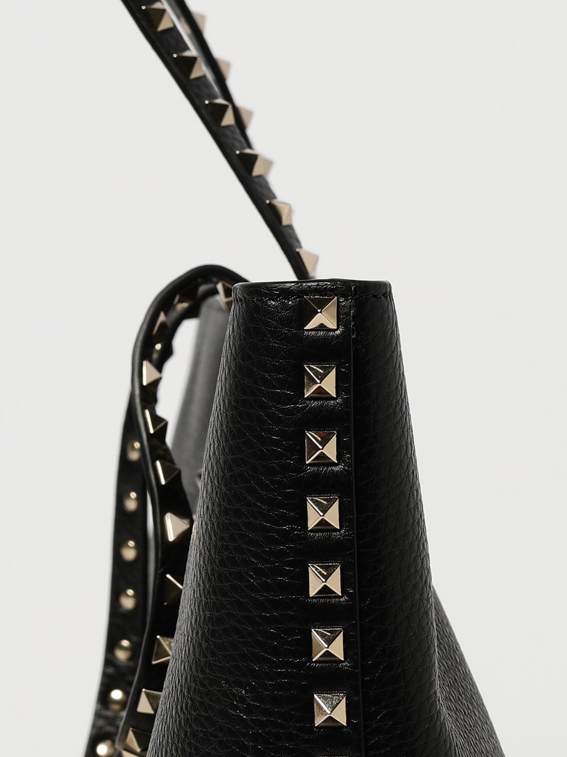 ショルダーバッグ・ポシェット VALENTINO GARAVANI Woman Shoulder bag Black 5W0B0Q67VSF 0NO VALENTINO GARAVANI: Shoulder bag woman - Black | Valentino