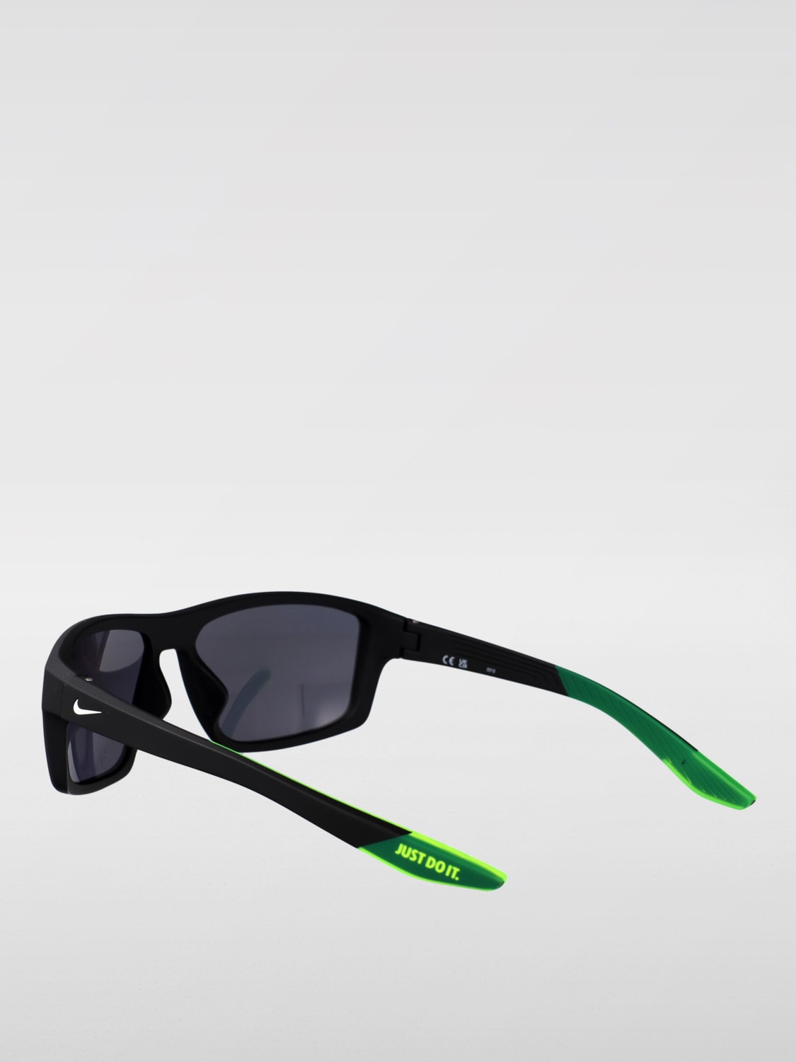 サングラス NIKE Woman Sunglasses Black FJ2259 010 NIKE: Sunglasses woman - Black | Nike sunglasses FJ2259