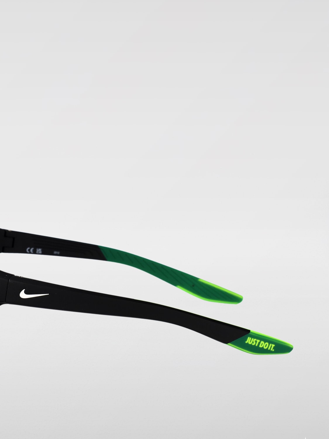 サングラス NIKE Woman Sunglasses Black FJ2259 010 NIKE: Sunglasses woman - Black | Nike sunglasses FJ2259