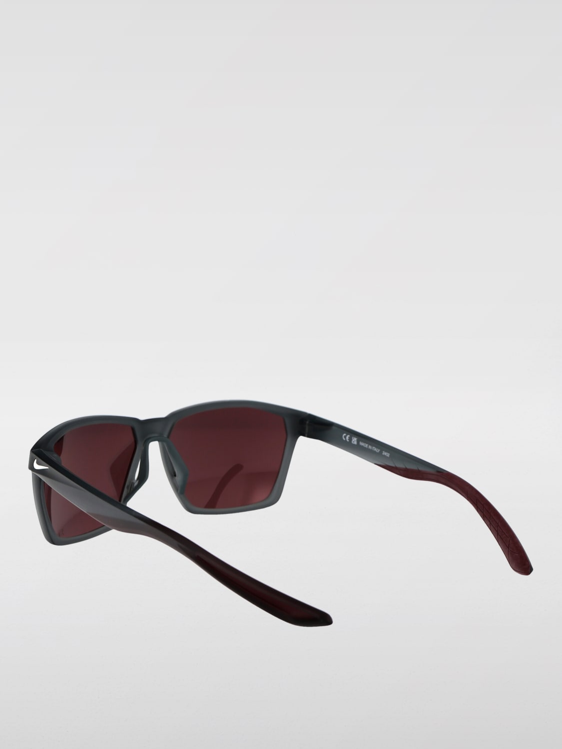 サングラス NIKE Woman Sunglasses Grey EV1096 065 NIKE: Sunglasses woman - Grey | Nike sunglasses EV1096