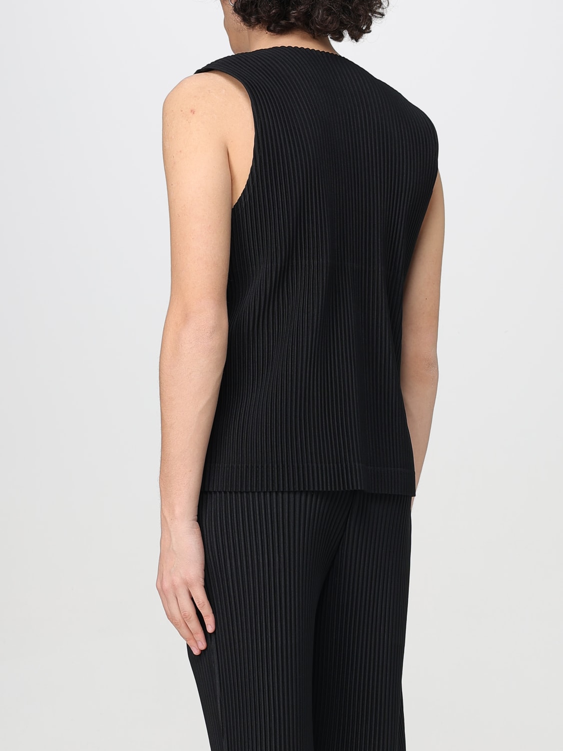 HOMME PLISSE' ISSEY MIYAKE: men's vest - Black | Homme