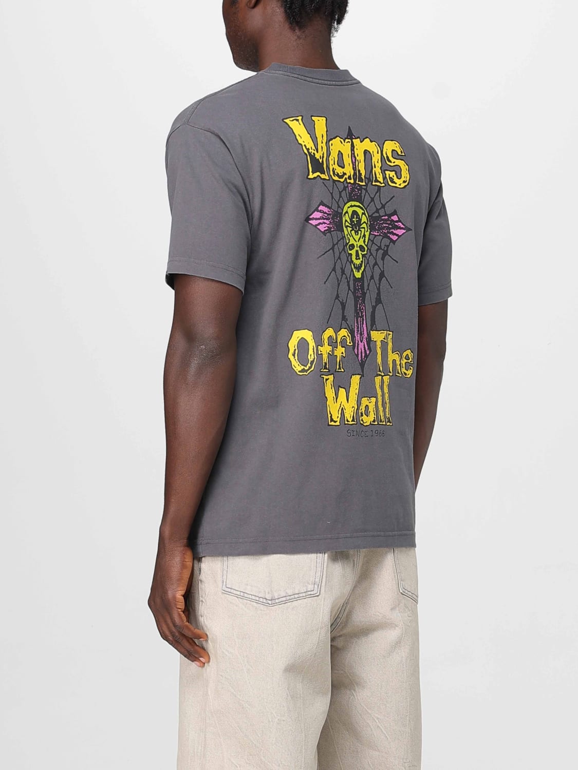 Tシャツ・カットソー VANS Men T-shirt Grey VN000NWN 1O7 VANS: T-shirt men - Grey | Vans t-shirt VN000NWN online at
