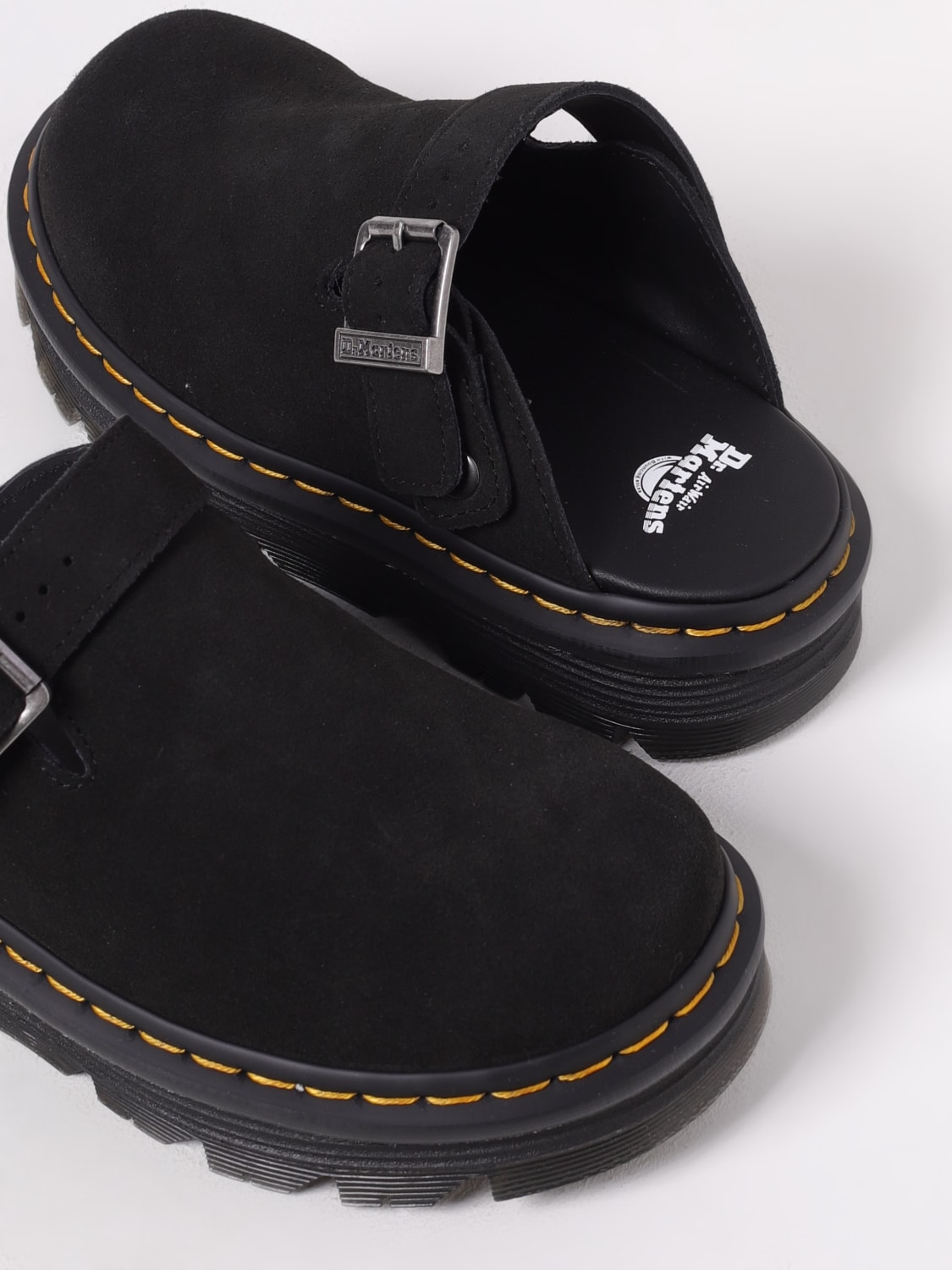 フラットシューズ DR. MARTENS Woman Flat shoes Black 31657001 Zebzag Suede Casual Slingback Platform Mules in Black | Dr