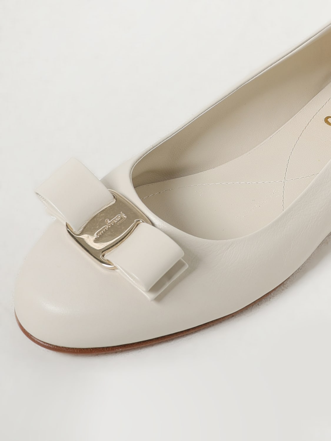 FERRAGAMO: Ballet flats woman - White | Ferragamo ballet