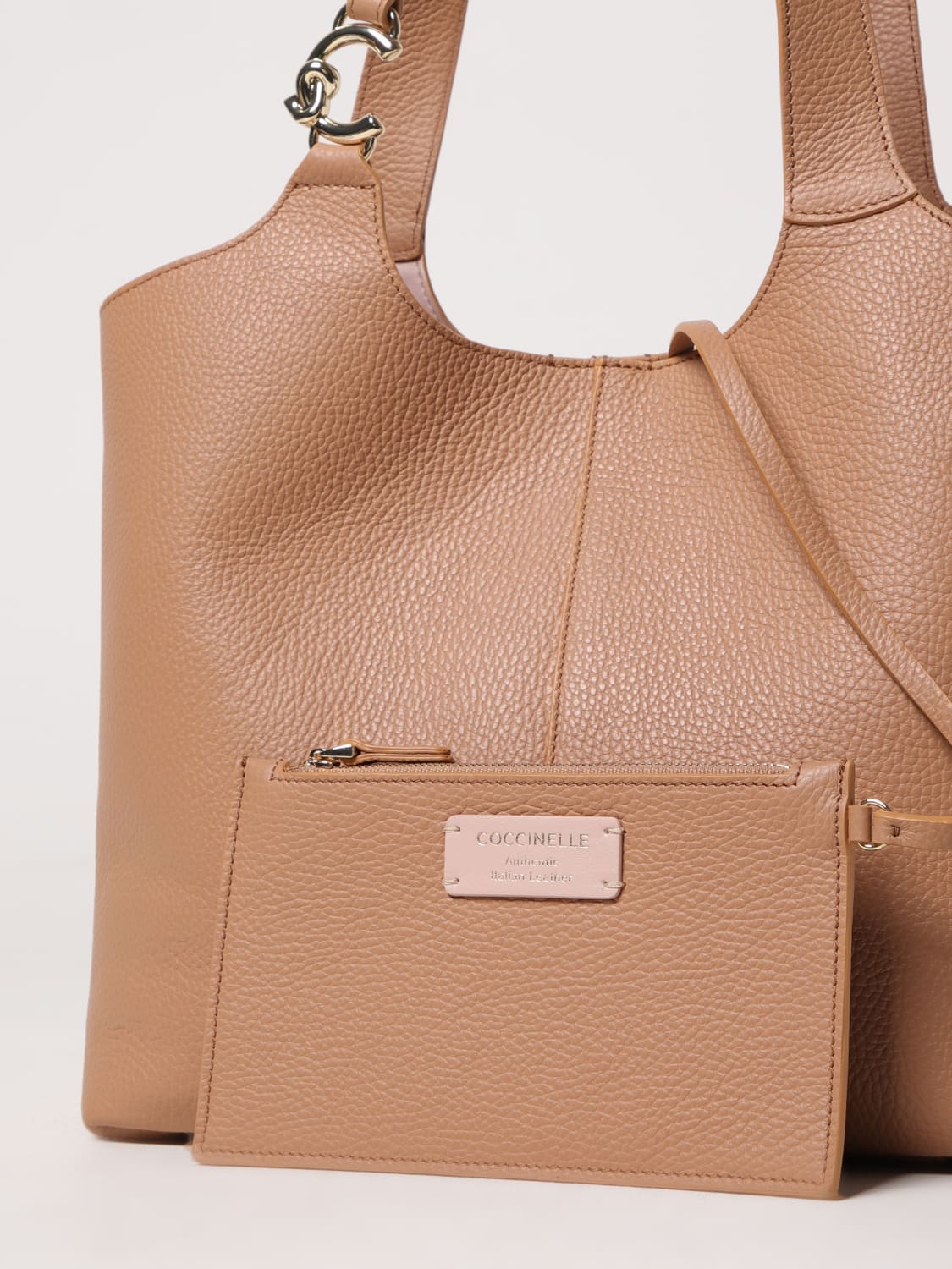 ショルダーバッグ・ポシェット COCCINELLE Woman Crossbody bags Beige E1SHA110201 N71 COCCINELLE Woman Crossbody bags Beige E1SHA110201 N71