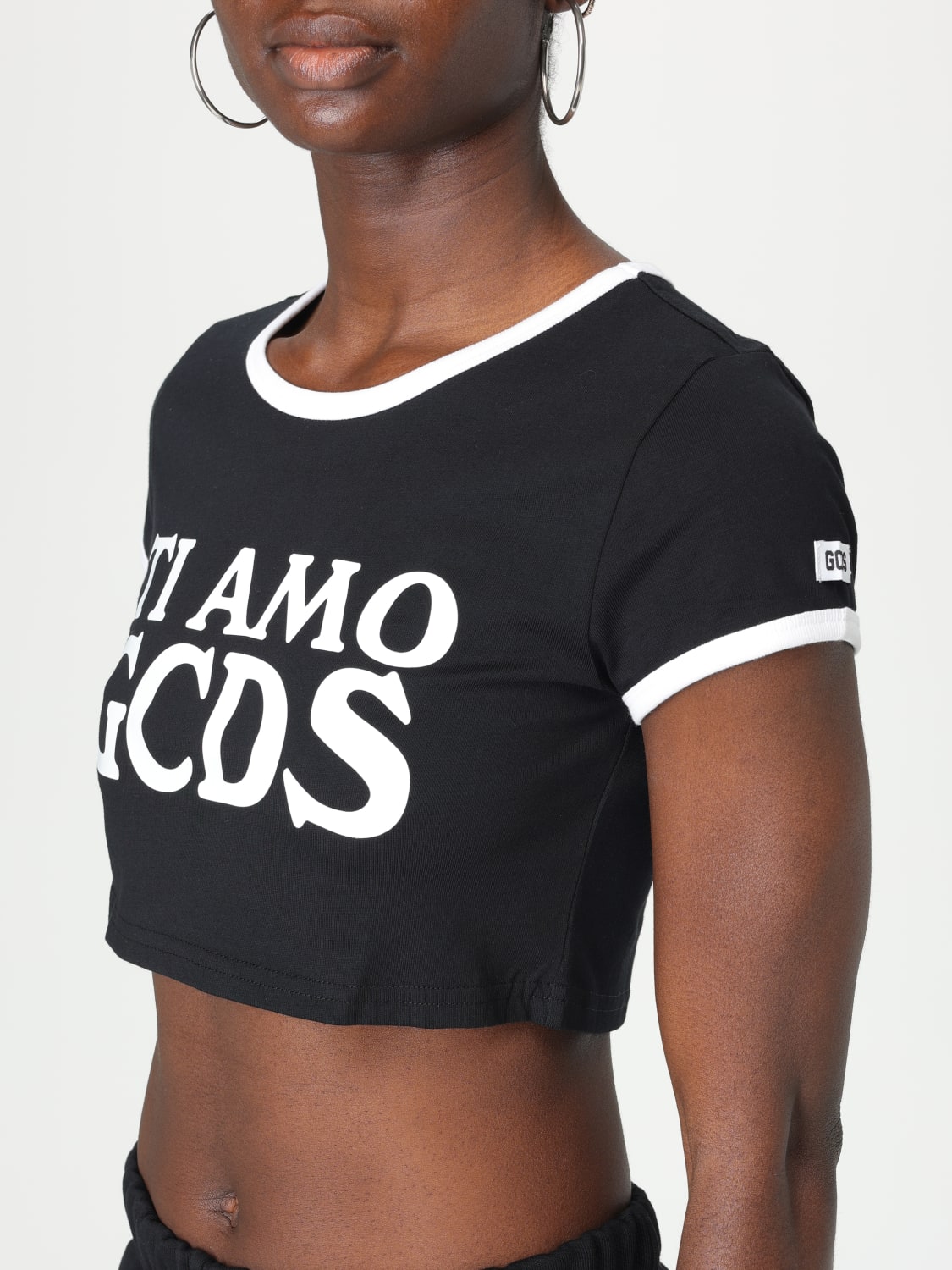 Tシャツ・カットソー GCDS Woman T-Shirt Black A2OW2308JA3 99 GCDS: T-shirt woman - Black | GCDS t-shirt A2OW2308JA3