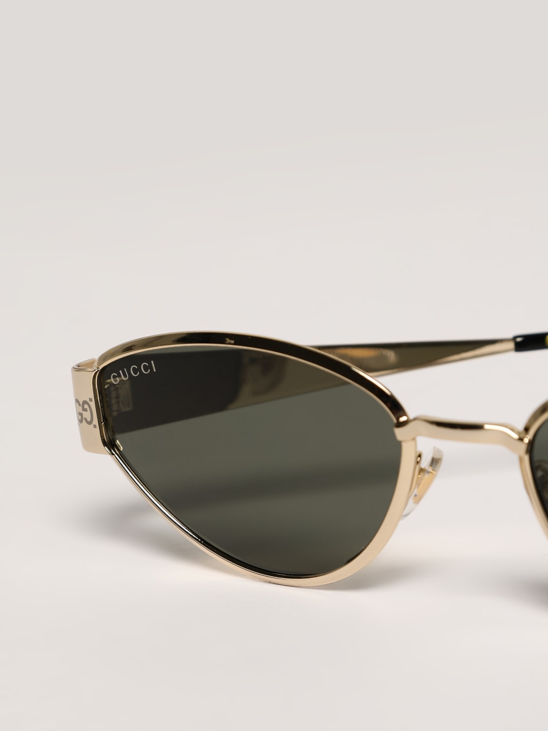 サングラス GUCCI Woman Sunglasses Grey GG1853S 001 Gucci GG1853S 001 Geometric Sunglasses Gold - eye-oo.com