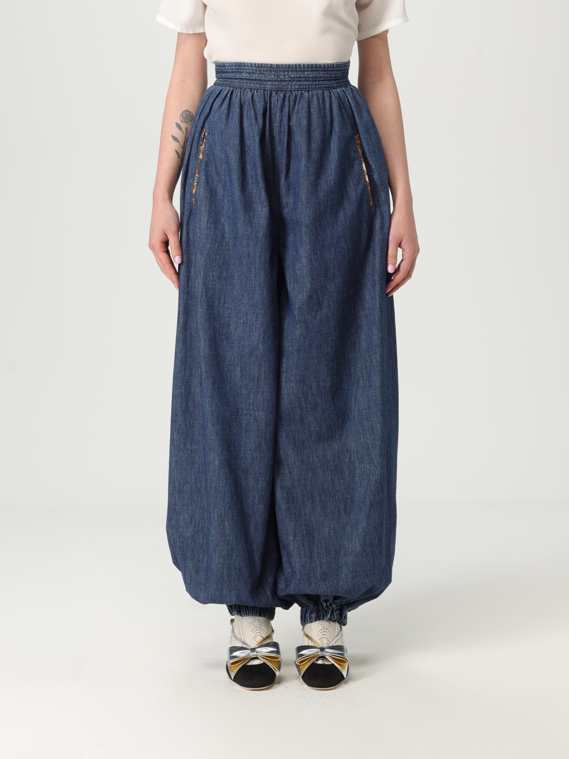 デニム・ジーパン VALENTINO Woman Jeans Blue 6B0DD19L7MR 558 VALENTINO: Pants woman - Blue | Valentino jeans 6B0DD19L7MR