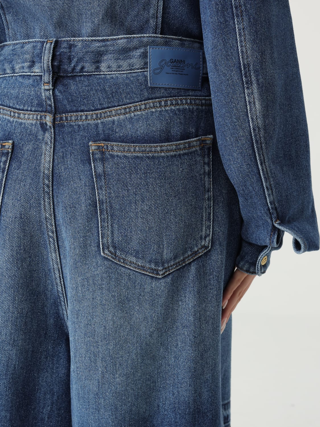 GANNI：ショートパンツ レディース - ブルー | GIGLIO.COM