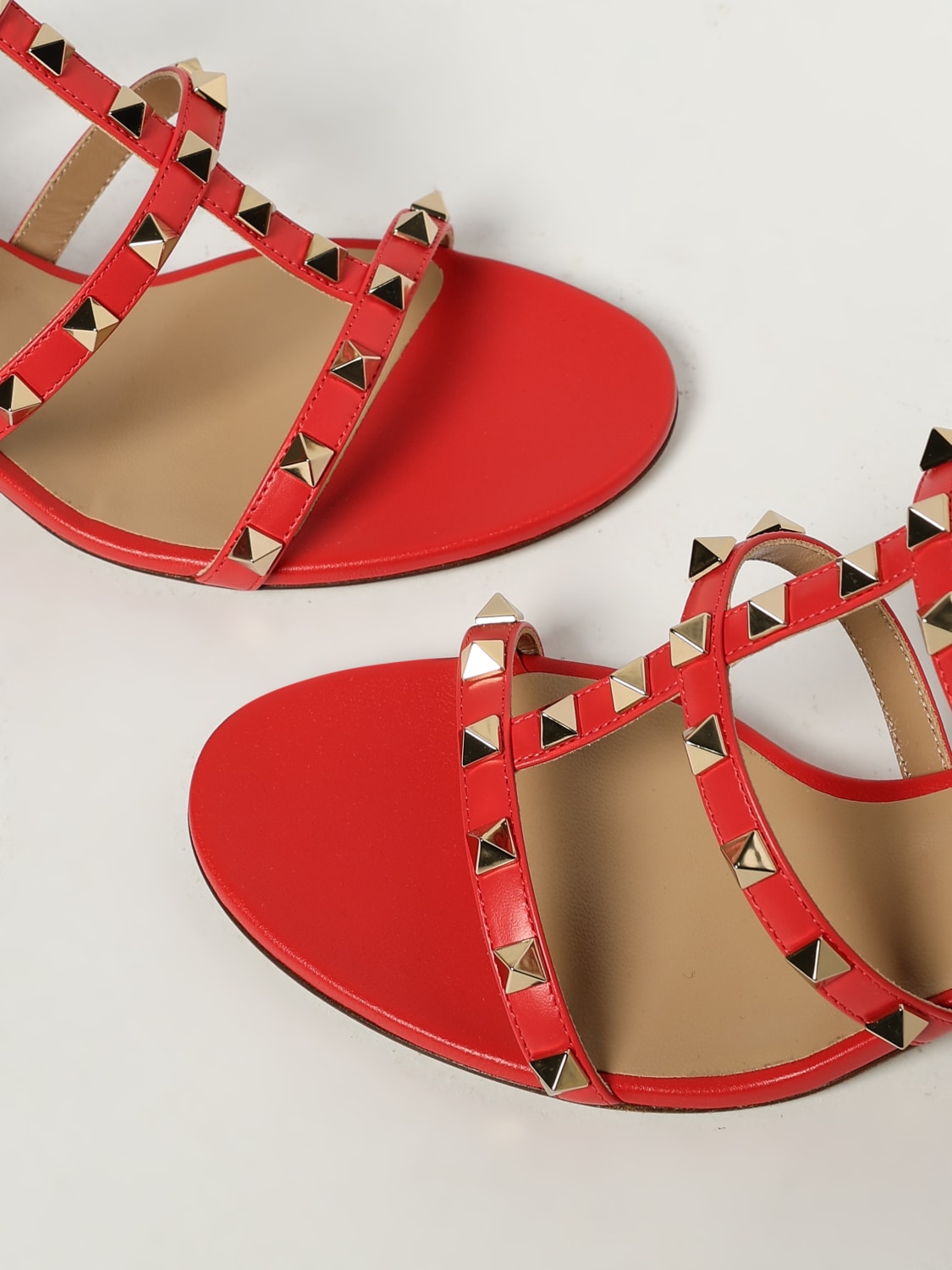 VALENTINO サンダル VALENTINO GARAVANI：フラットサンダル レディース - オレンジ