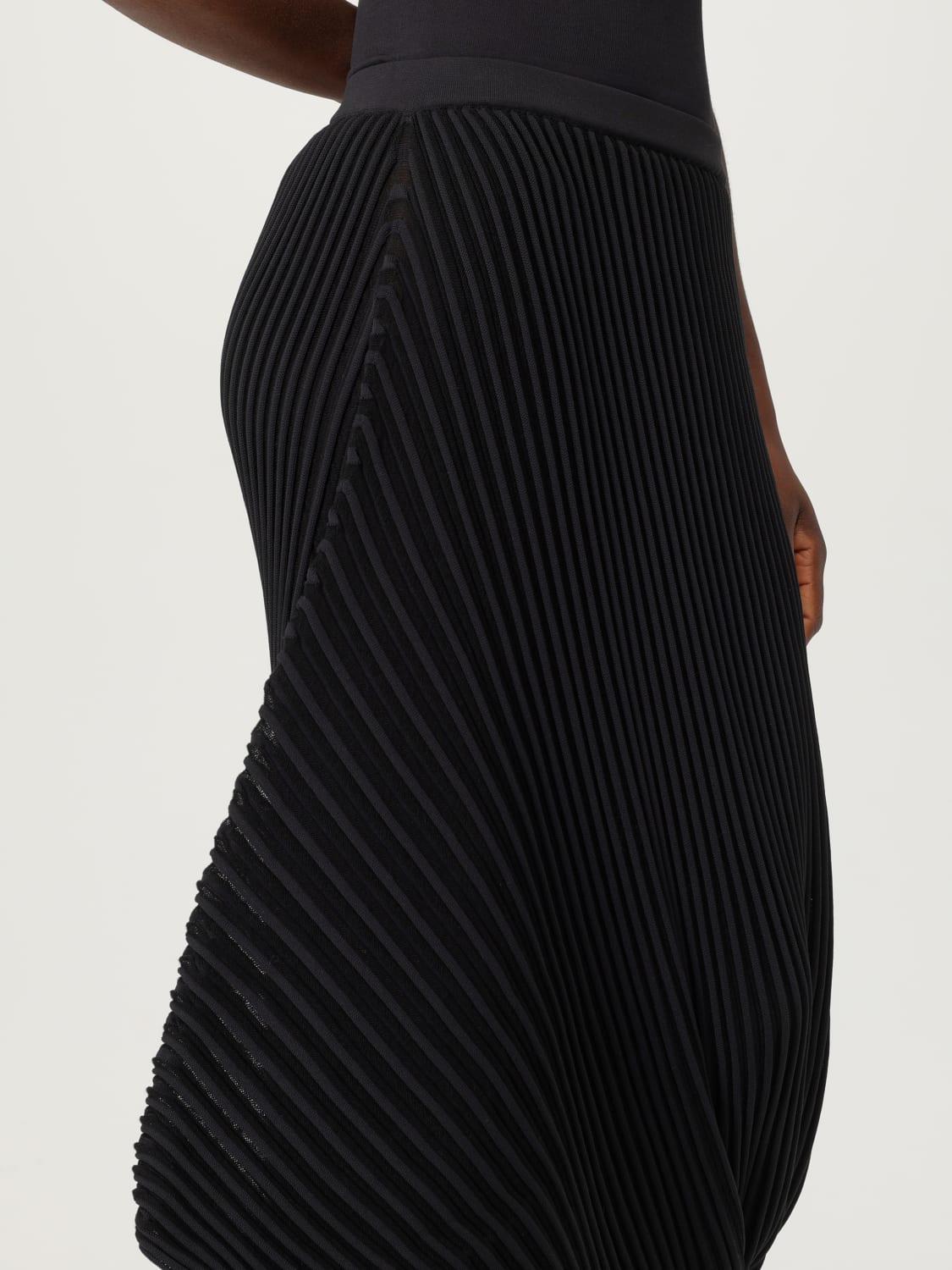スカート ISSEY MIYAKE Woman Skirt Black IM56KG821 15 ISSEY MIYAKE: Skirt woman - Black | Issey Miyake skirt