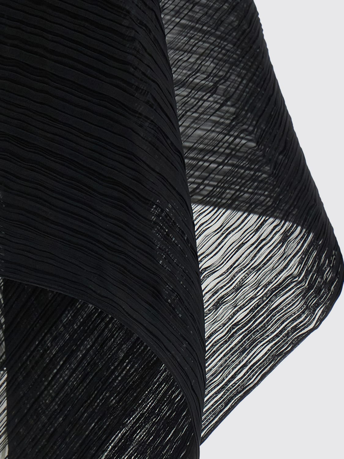 スカーフ ISSEY MIYAKE Woman Neck scarf Black IM46AD101 15 Issey Miyake Outlet: Neck scarf woman - Black | Issey Miyake