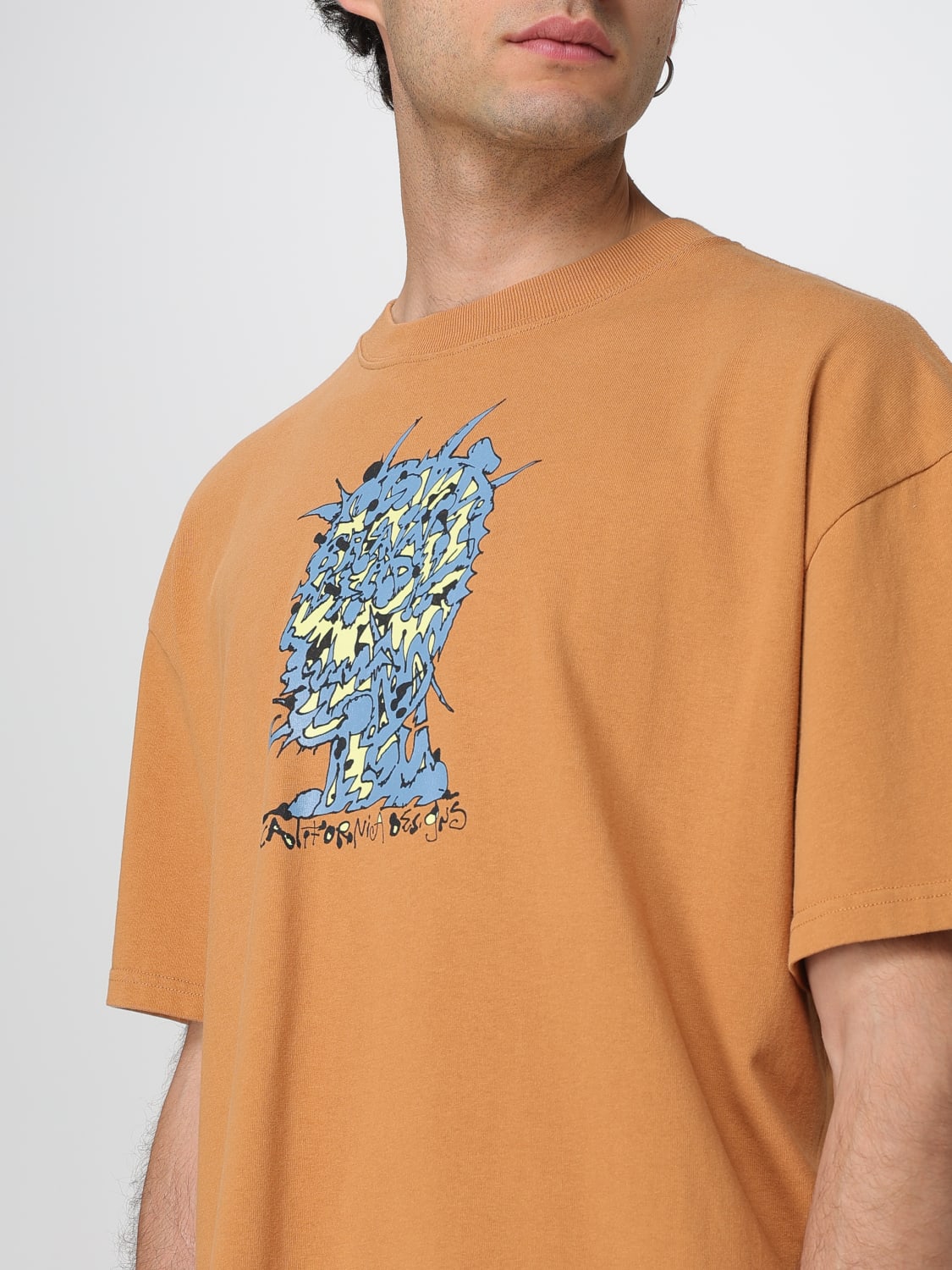 Tシャツ・カットソー BRAIN DEAD Men T-shirt Brown BDS25TO00044 CUMIN Brain Dead BRAIN DEAD Men T-Shirts BDS25TO00044 CUMIN Brown