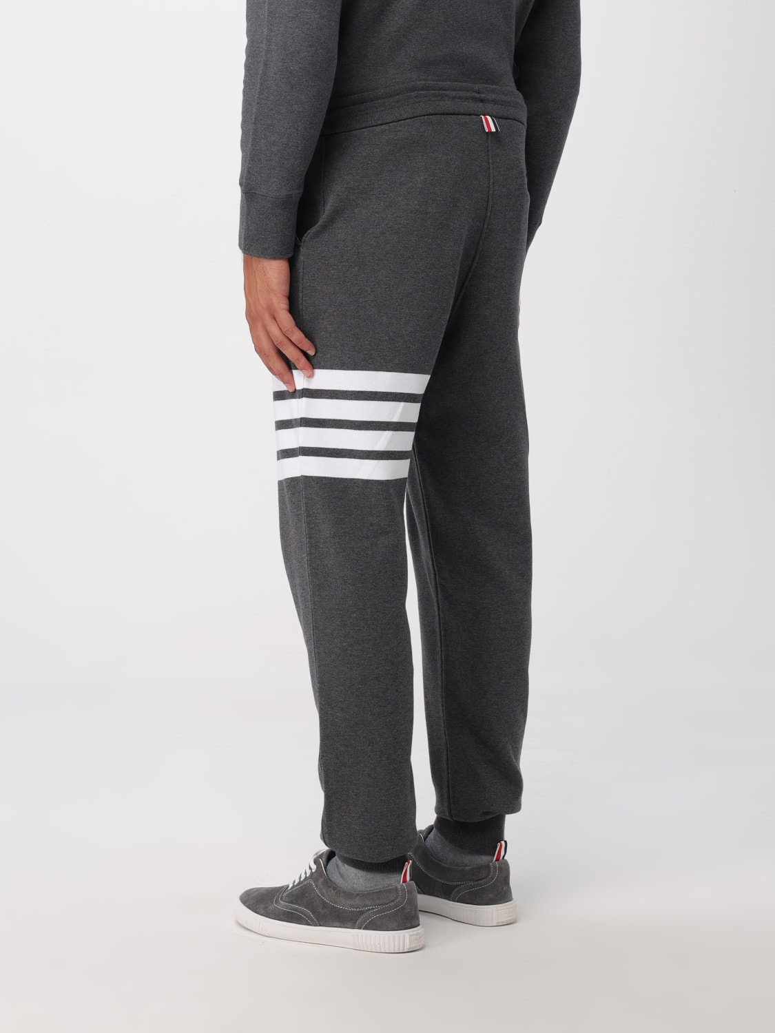 THOM BROWNE PANTS: Pants men Thom Browne, Grey 1 - Img 2