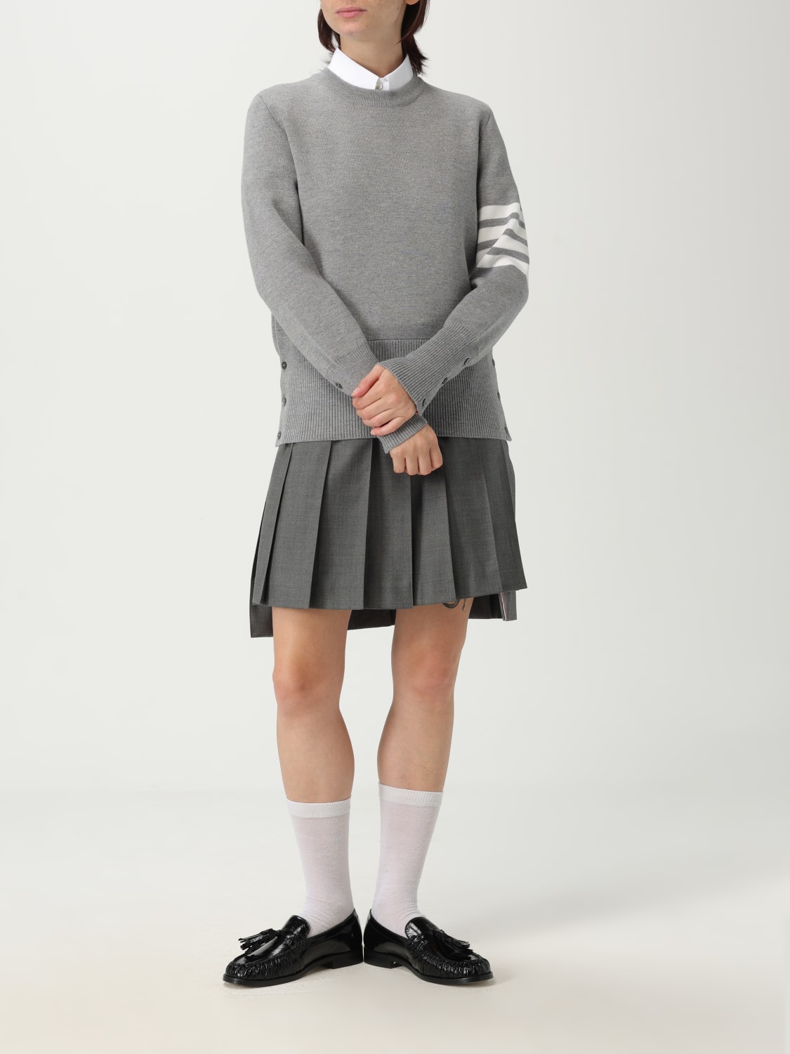 THOM BROWNE MAGLIA: Maglia a girocollo in lana con banda 4-bar Thom Browne, Grigio 1 - Img 2