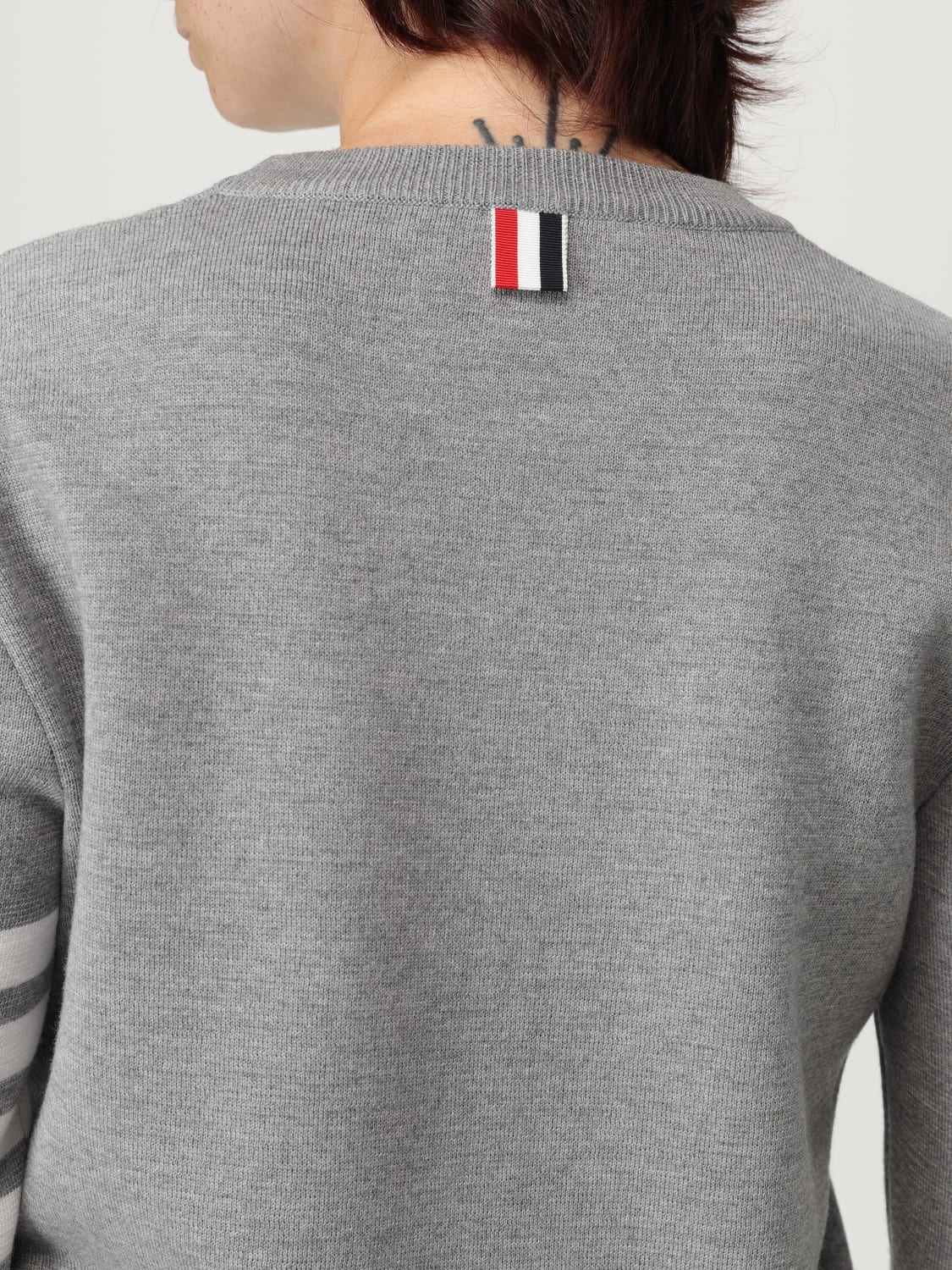 THOM BROWNE MAGLIA: Maglia a girocollo in lana con banda 4-bar Thom Browne, Grigio 1 - Img 5