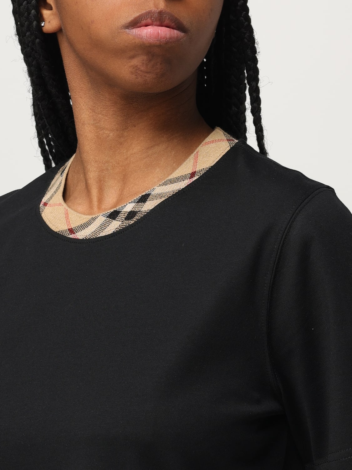 BURBERRY: T-shirt woman - Black | Burberry t-shirt 8110271