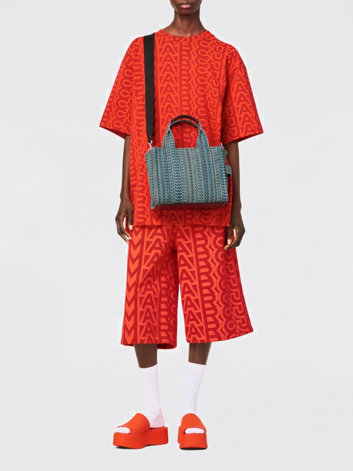 MARC JACOBS BORSA A MANO: Borsa tote piccola in denim con monogramma lavato Marc Jacobs, Denim - Img 2