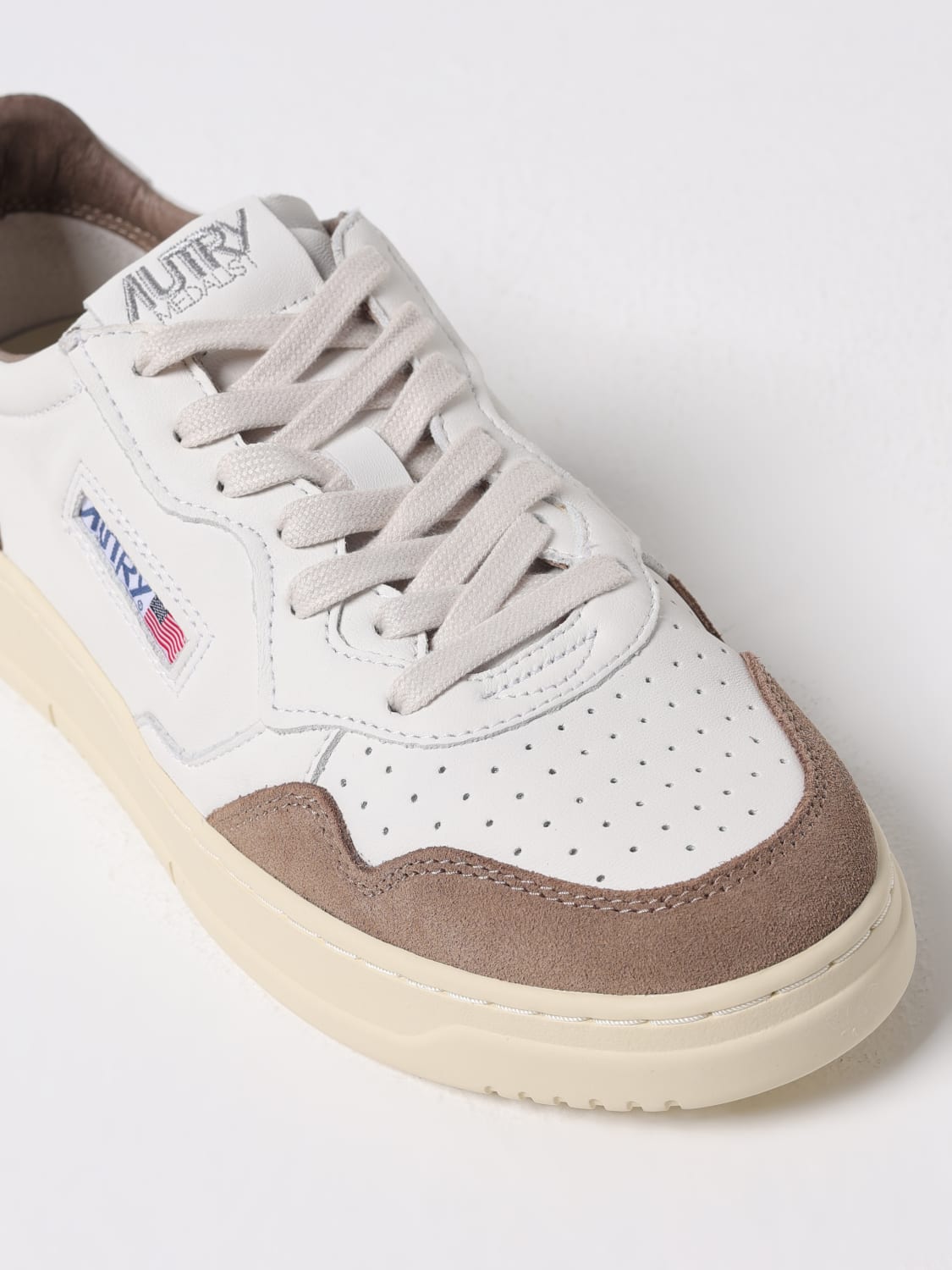 スニーカー AUTRY Men Sneakers AULMGS WHITE Autry Medalist Low Sneakers In White And Amazon Leather And