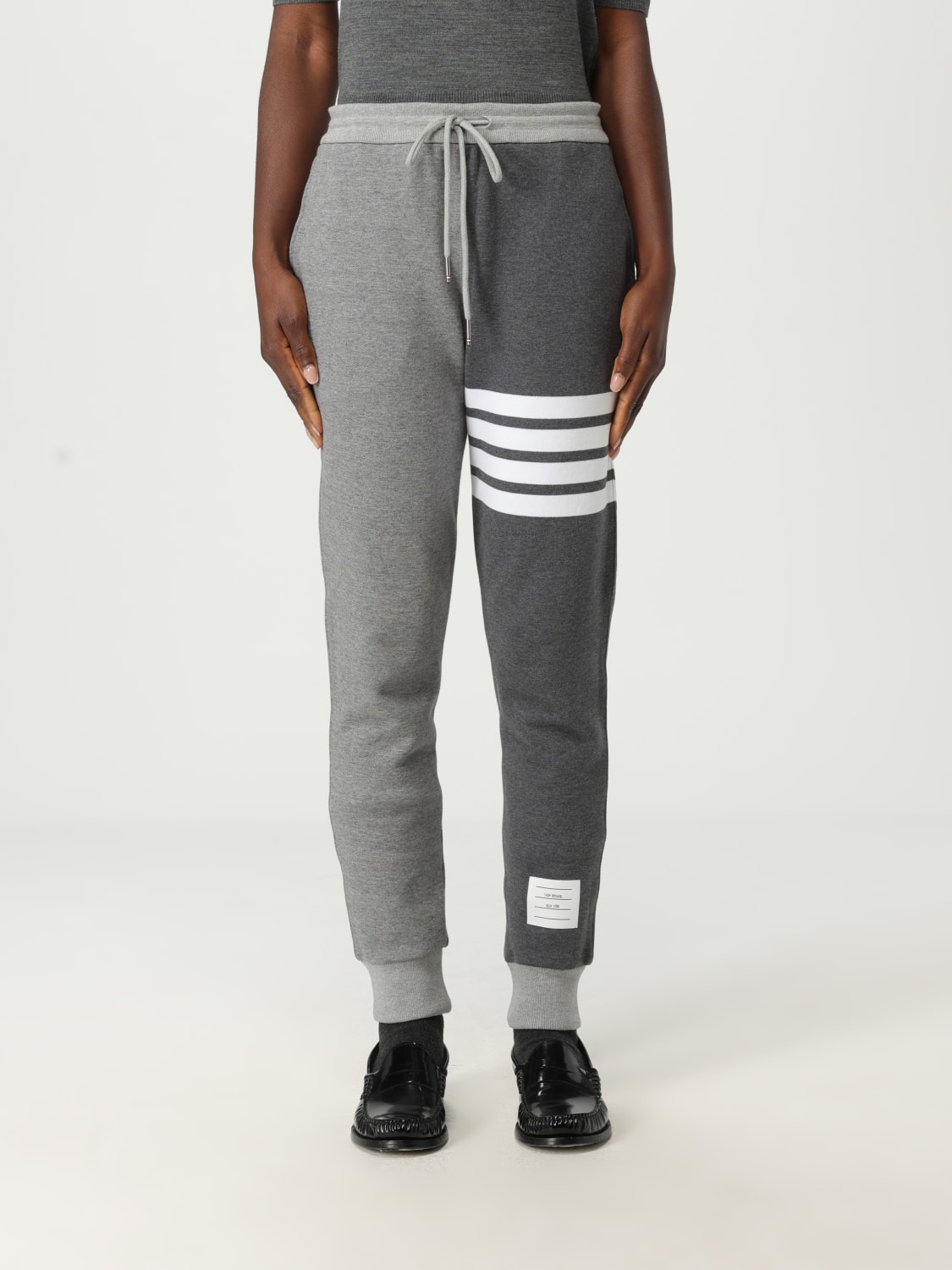 THOM BROWNE PANTALONI: Pantalone sportivo Thom Browne in cotone , Grigio - Img 1
