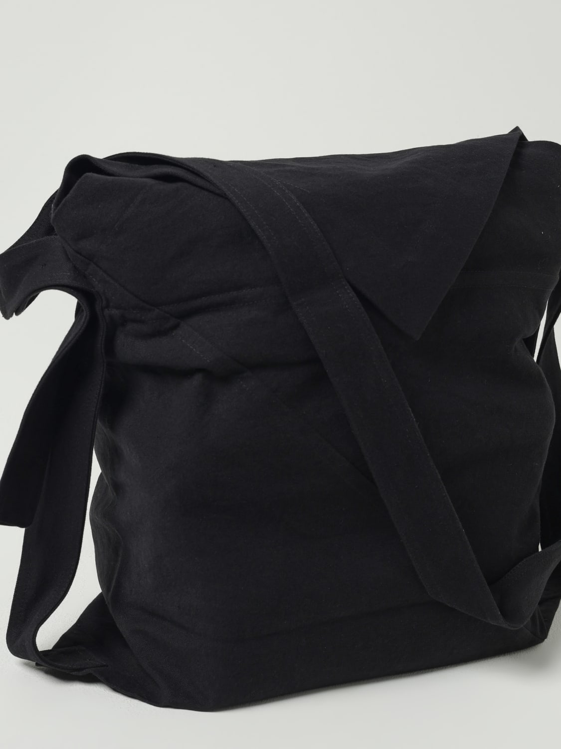 【JAN JAN VAN ESSCHE】ADJUSTABLE STRAPS JAN-JAN VAN ESSCHE Small Carrier Bag With Adjustable Strap （Black