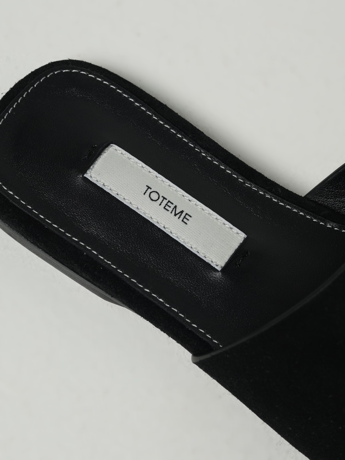 TOTEME SANDALI CON TACCO: Mules Toteme in camoscio , Nero - Img 4