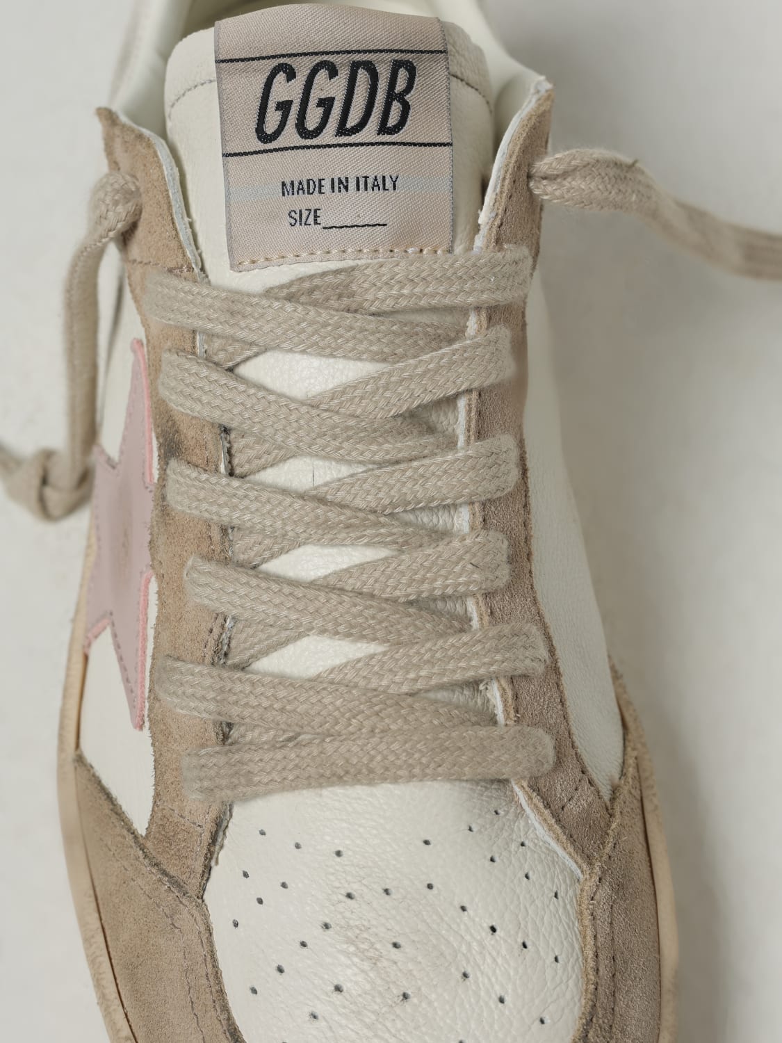 GOLDEN GOOSE SNEAKERS: Sneakers Ballstar Golden Goose in pelle used, Bianco - Img 4