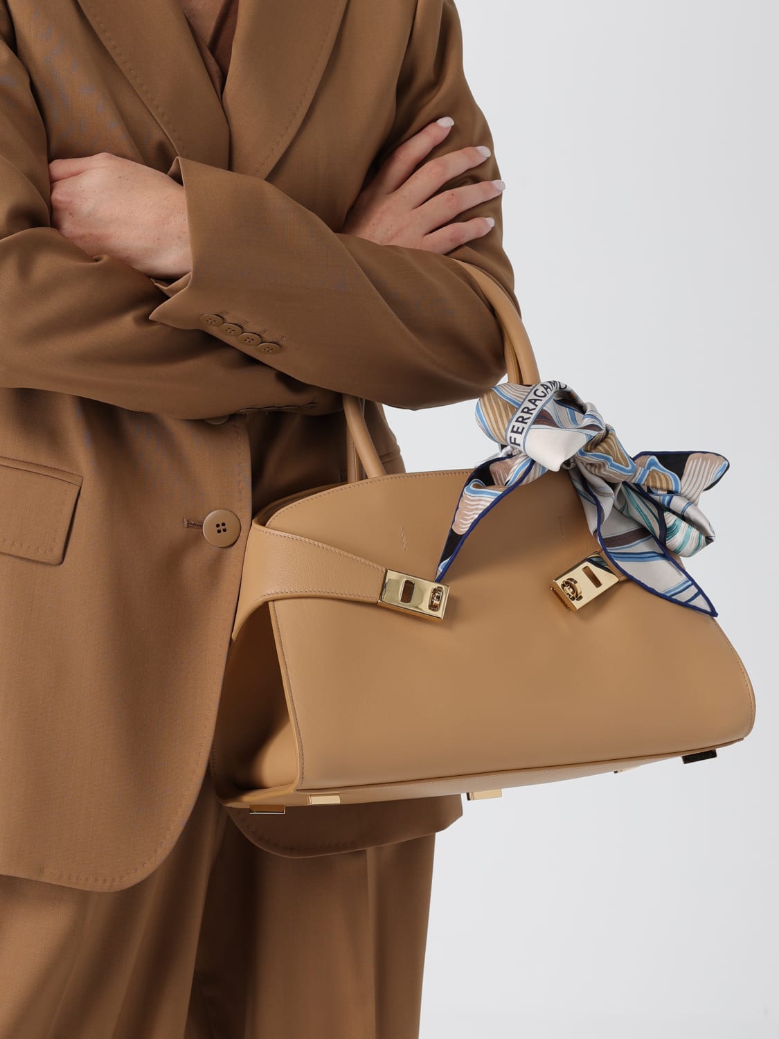 FERRAGAMO HANDBAG: Shoulder bag woman Ferragamo, Beige - Img 2