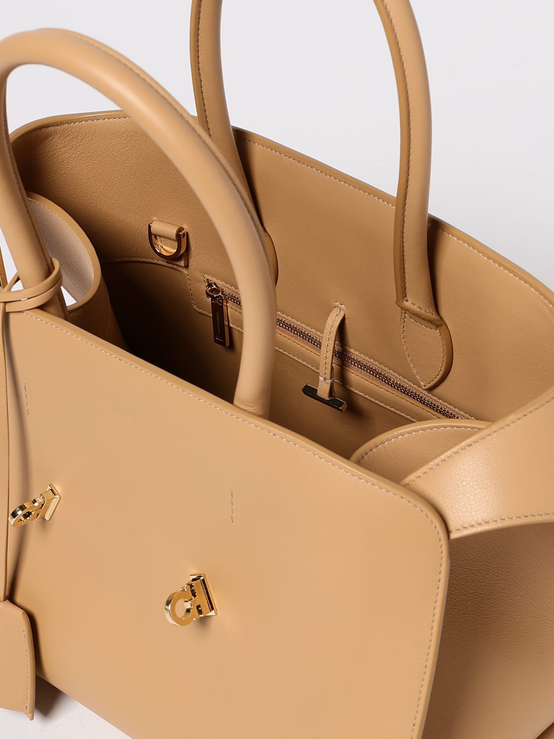 FERRAGAMO HANDBAG: Shoulder bag woman Ferragamo, Beige - Img 5