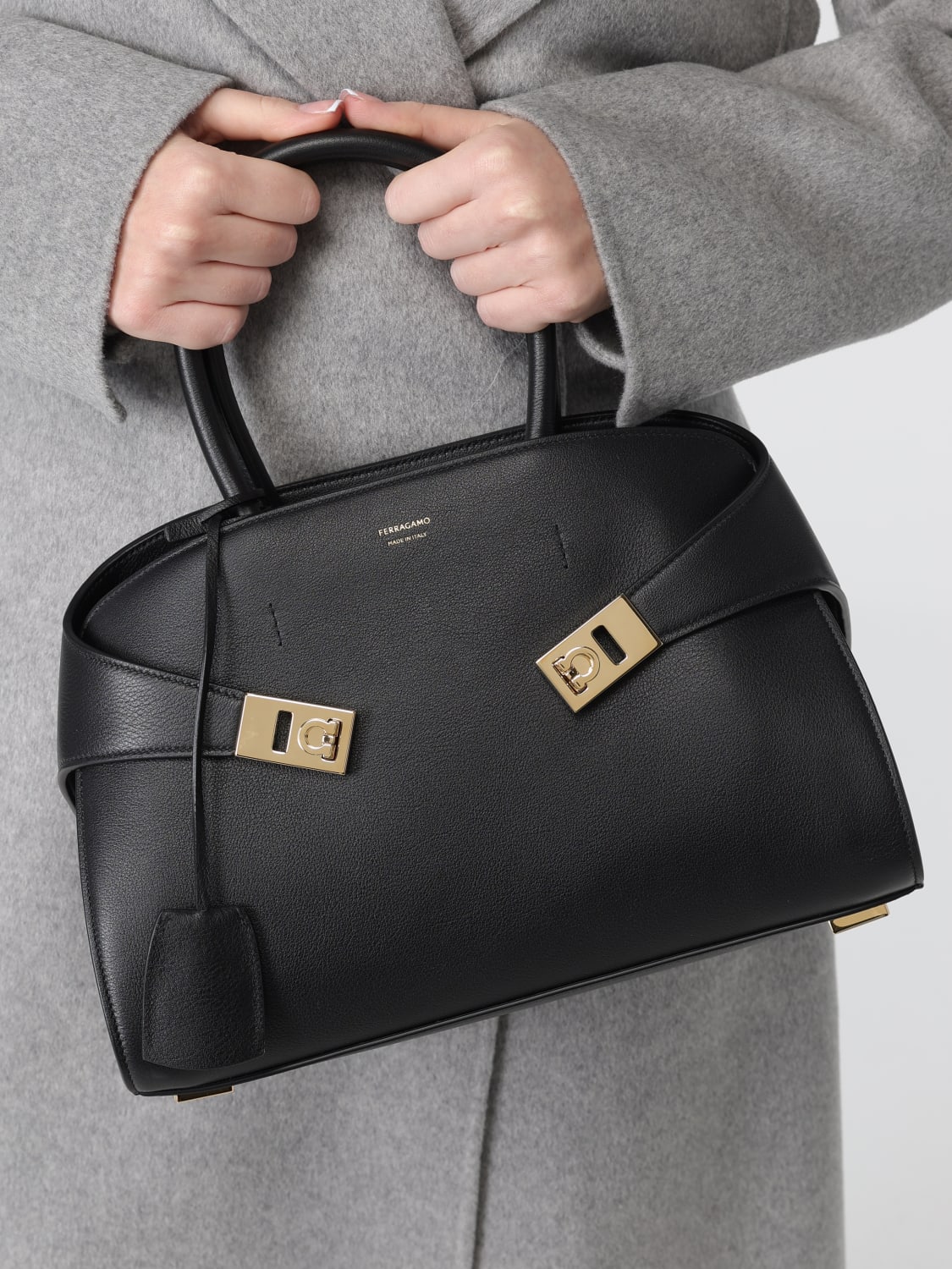 FERRAGAMO HANDBAG: Shoulder bag woman Ferragamo, Black - Img 2