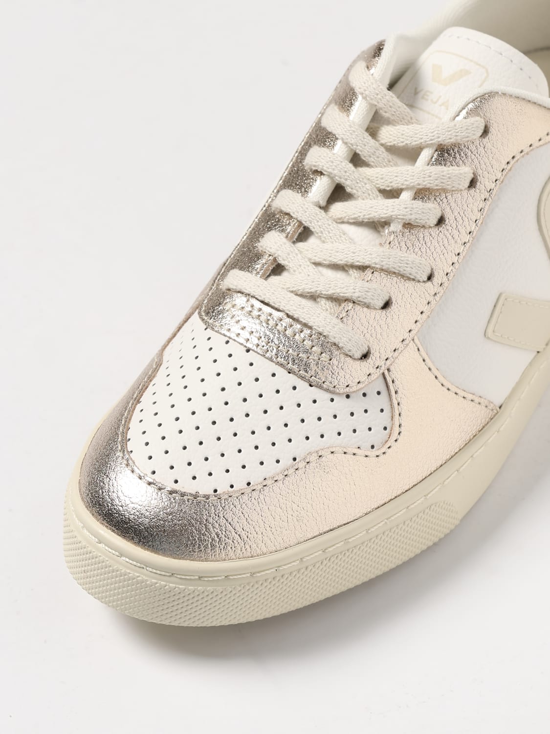 VEJA SNEAKERS: Sneakers V-10 Veja in pelle senza cromo , Bianco - Img 4