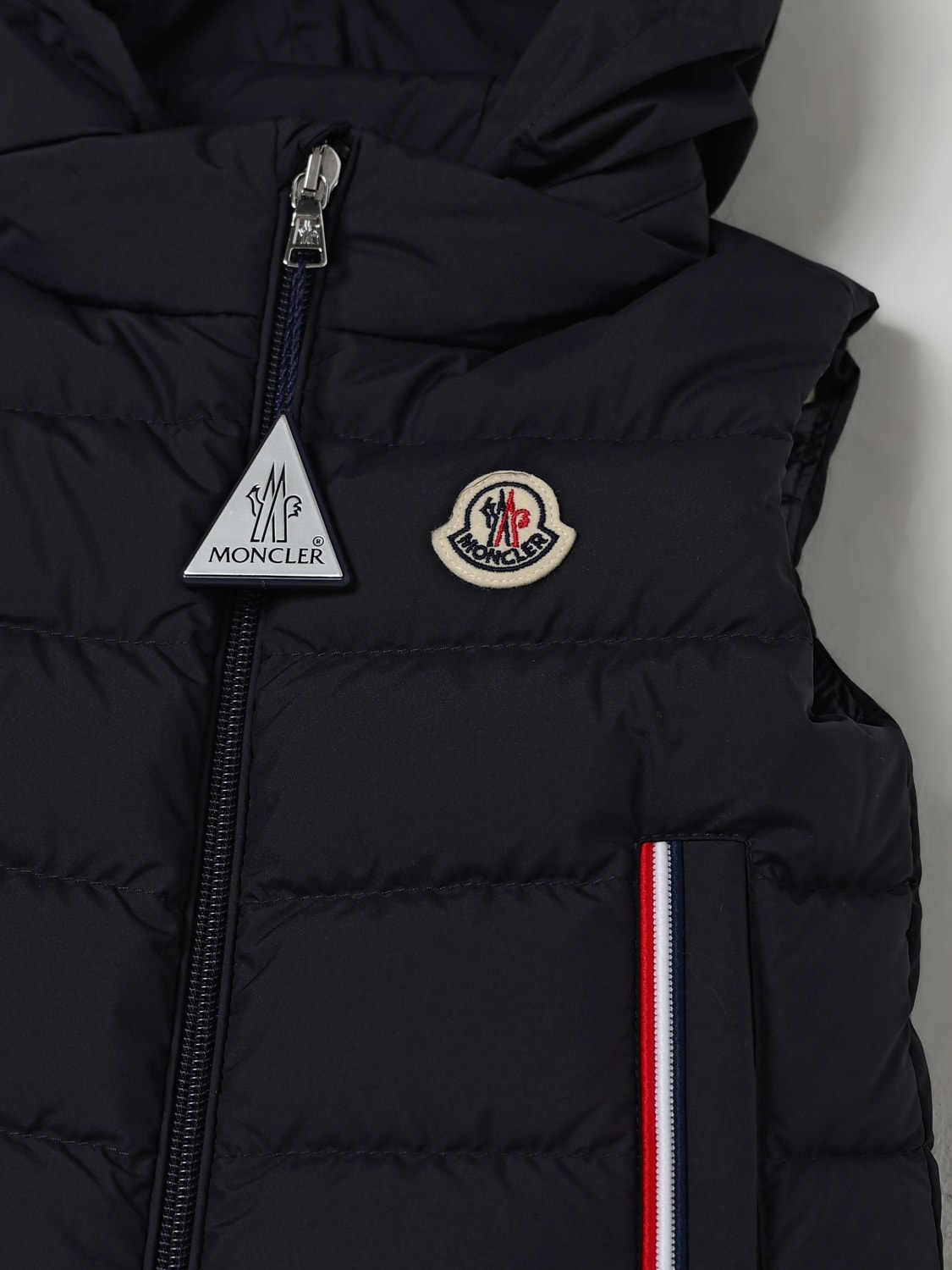 MONCLER GILET: Gilet imbottito in nylon con cappuccio e logo Moncler, Blue - Img 3