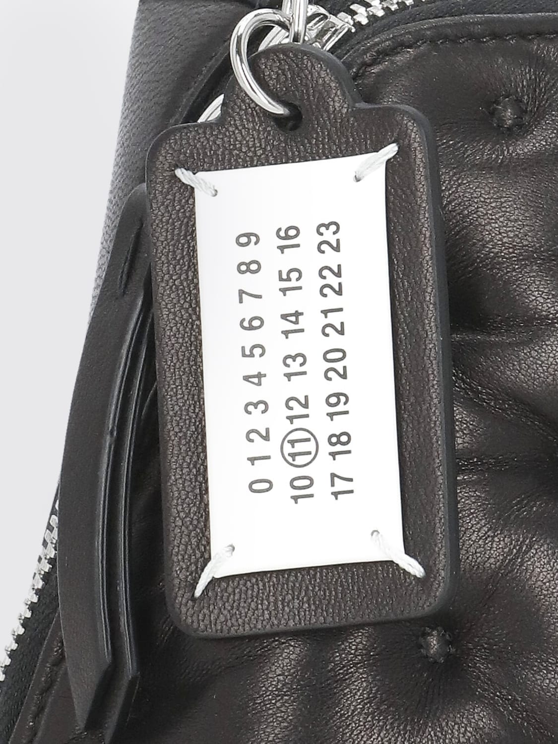 MAISON MARGIELA BORSA MINI: Borsa Glam Slam Trapezoid Bag Maison Margiela in nappa capitonnè, Nero - Img 4
