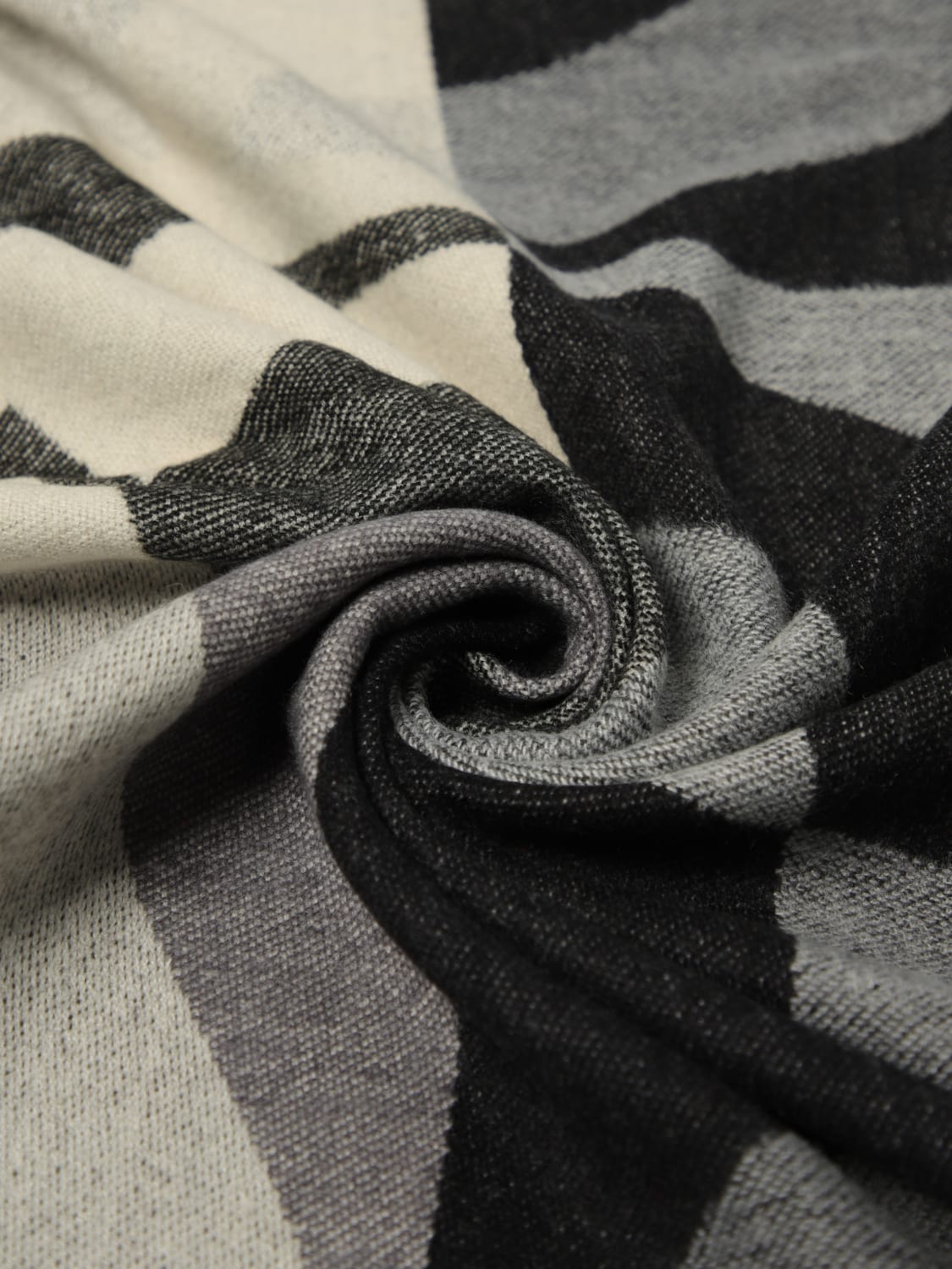TWINSET: Scarf woman - Grey | Twinset scarf 252TA4170 online TWINSET: Scarf woman - Grey | Twinset scarf 252TA4170 online