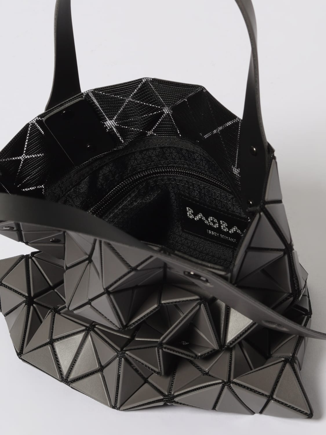 BAO BAO ISSEY MIYAKE BORSA A MANO: Borsa Prism Matte Bao Bao Issey Miyake in nylon , Grigio - Img 4