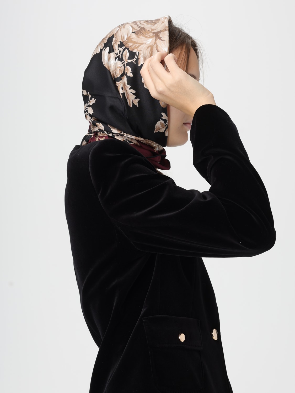 DOLCE & GABBANA FOULARD: Foulard in seta floreale Dolce & Gabbana, Ciliegia - Img 4