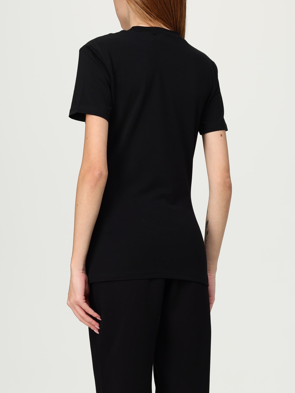 VERSACE JEANS COUTURE T-SHIRTS: T-shirt in cotone con stampa logo Versace Jeans Couture, Nero - Img 2