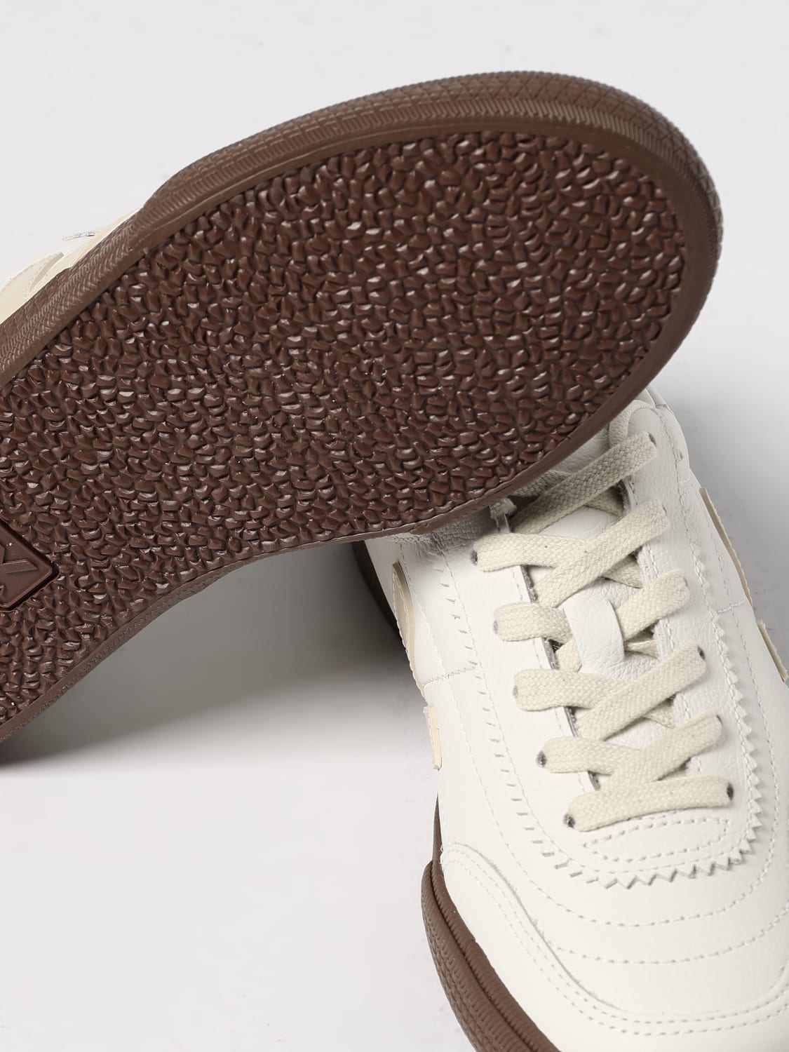 VEJA SNEAKERS: Sneakers Panenka Veja in pelle O.T. trapuntata , Bianco - Img 4