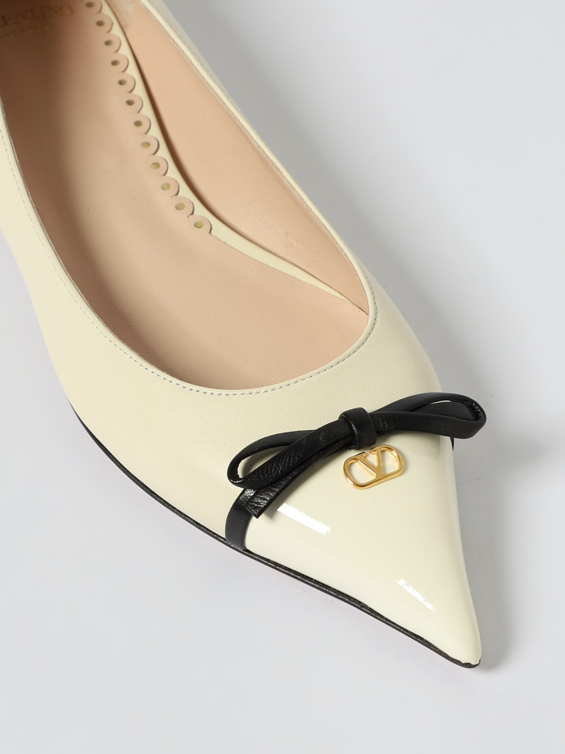 VALENTINO GARAVANI 芭蕾平底鞋: 芭蕾平底鞋 女士 Valentino Garavani, 象牙色 - Img 4