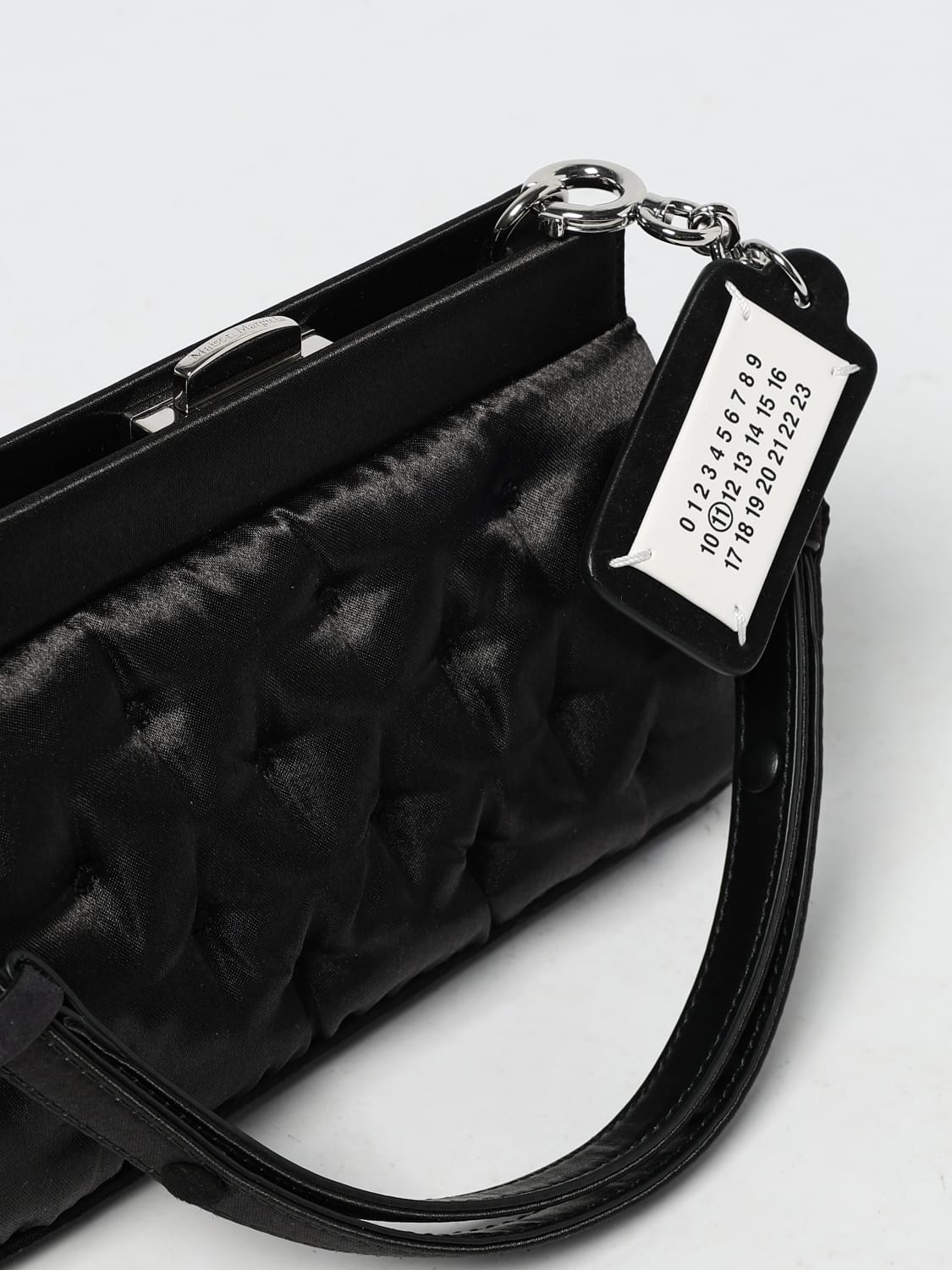 MAISON MARGIELA BORSA MINI: Borsa Glam Slam Small Maison Margiela in raso capitonnè , Nero - Img 5