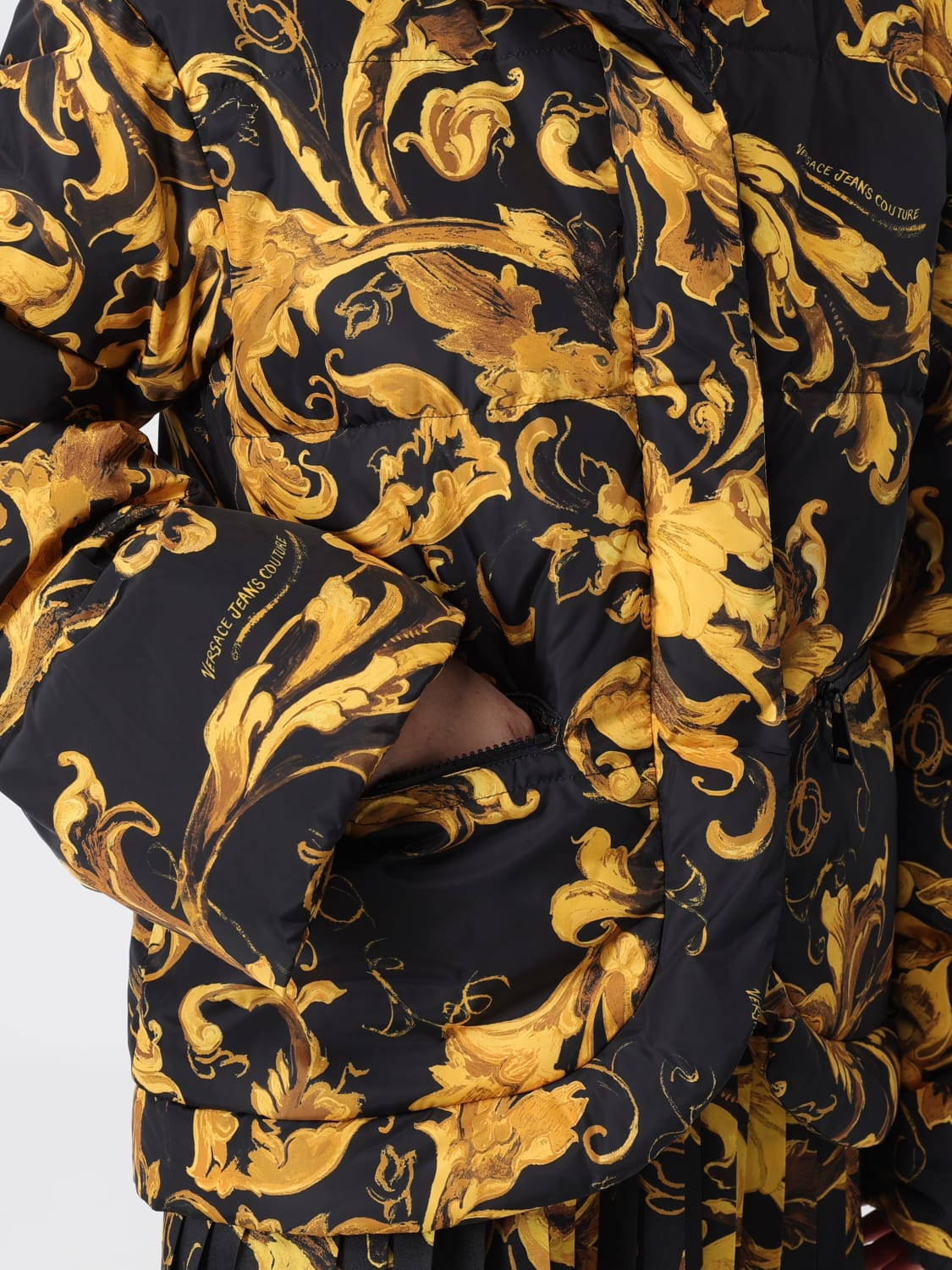 VERSACE JEANS COUTURE GIACCA: Piumino Versace Jeans Couture in nylon stampato, Nero - Img 5