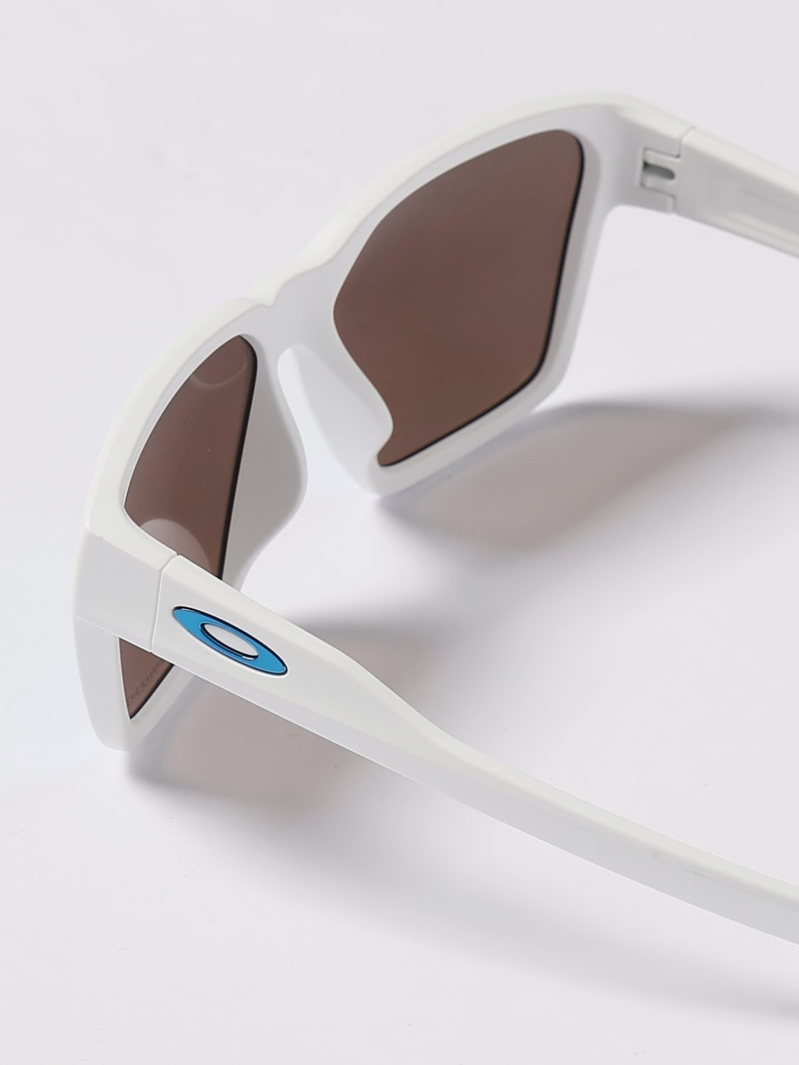 OAKLEY СОЛНЦЕЗАЩИТНЫЕ ОЧКИ: Солнцезащитные очки Мужское Oakley, Белый - Img 4