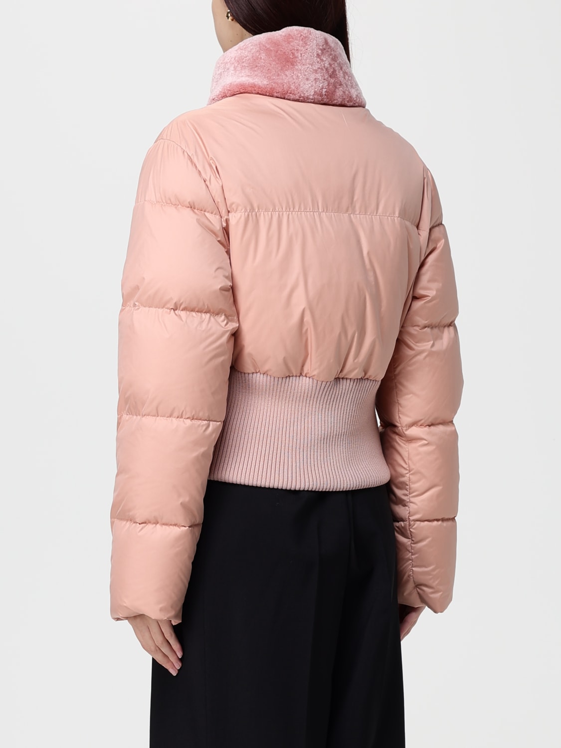 FENDI GIACCA: Piumino di nylon crop con logo Fendi, Rosa - Img 3