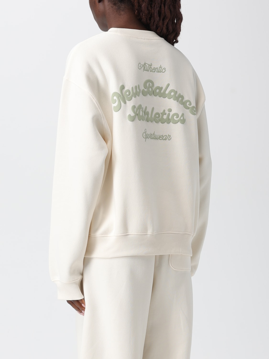 NEW BALANCE FELPA: Felpa a girocollo con logo New Balance, Crema - Img 3