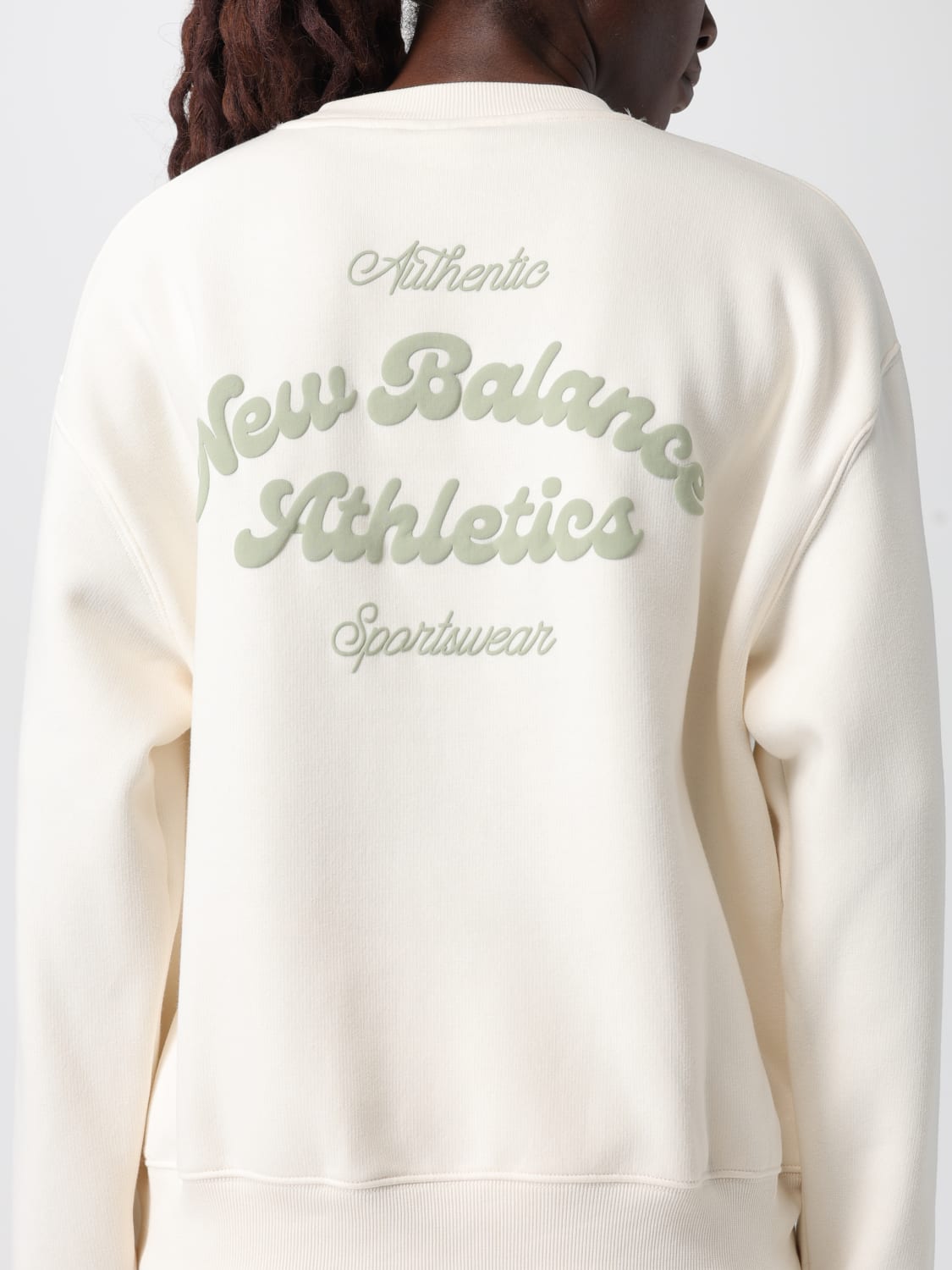 NEW BALANCE FELPA: Felpa a girocollo con logo New Balance, Crema - Img 4