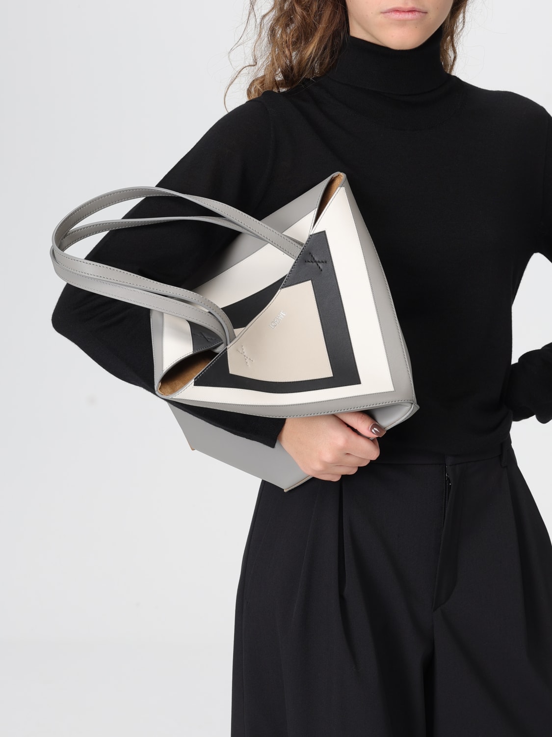 LOEWE BORSA A SPALLA: Borsa Puzzle Fold Tote media in nappa di vitello Loewe, Grigio - Img 2