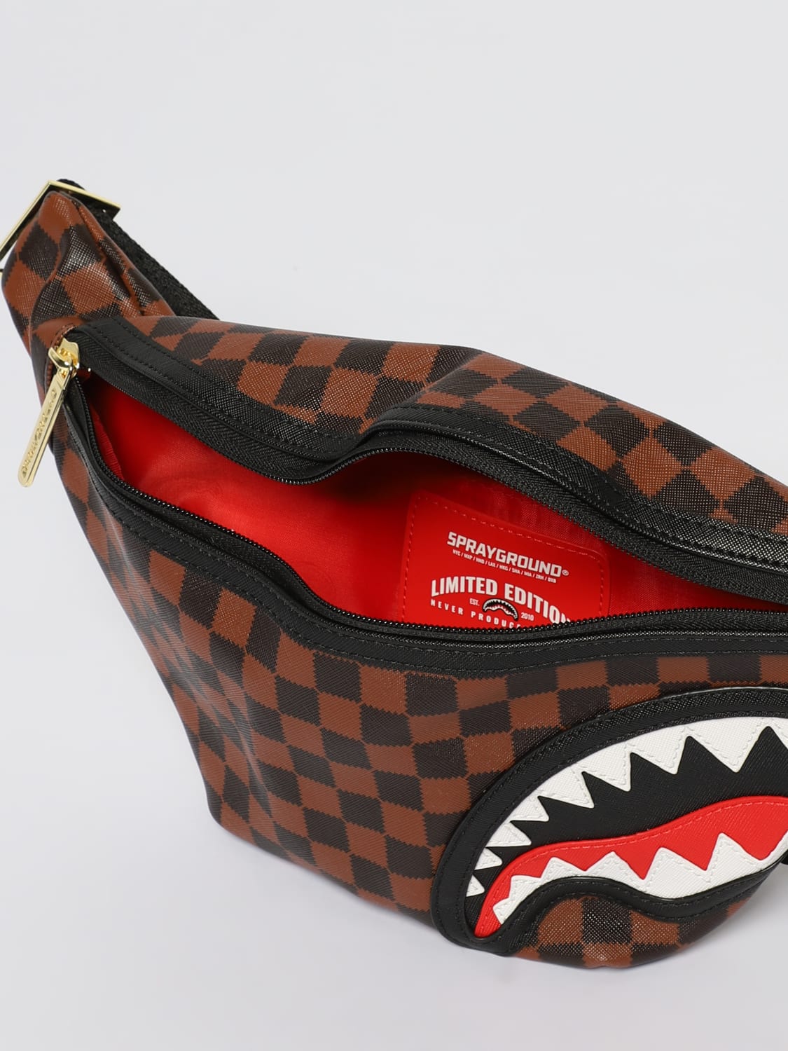SPRAYGROUND MARSUPIO: Marsupio Dripping Sharks In Paris Sprayground in pelle sintetica saffiano, Fantasia - Img 3