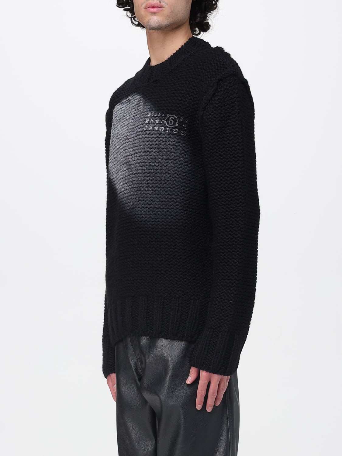 MM6 MAISON MARGIELA セーター: セーター メンズ Mm6 Maison Margiela, ブラック - Img 4