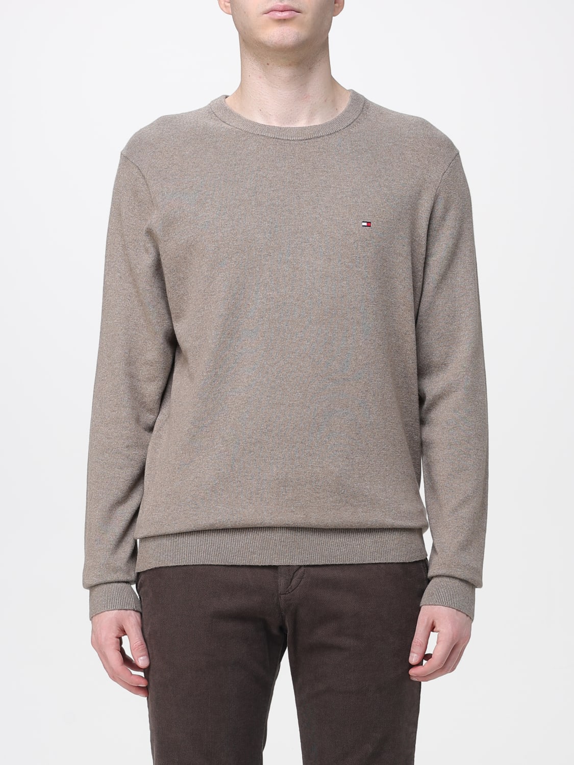 TOMMY HILFIGER MAGLIA: Maglia a girocollo in cotone organico Tommy Hilfiger, Marrone - Img 1