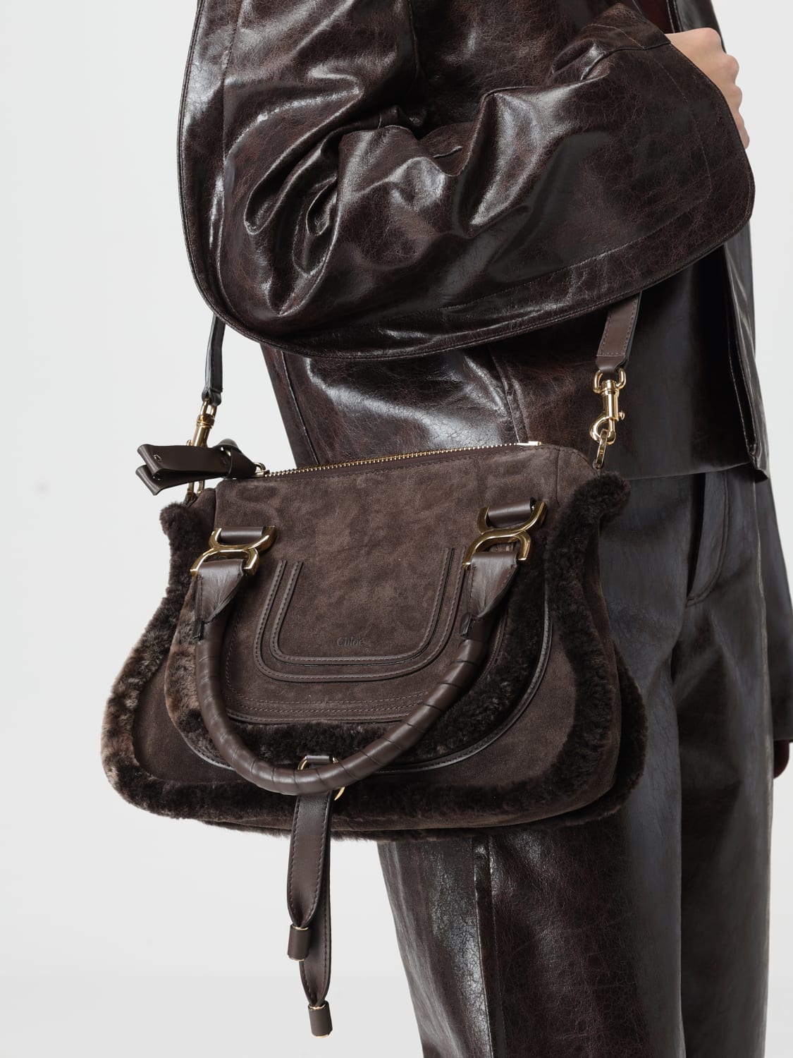 CHLOÉ BORSA MINI: Borsa Saddle Marcie Chloé in camoscio e shearling , Marrone - Img 2